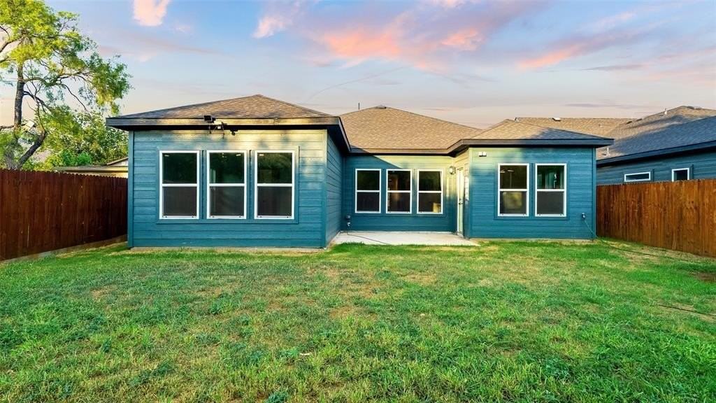 3008 Walker St - Photo 3 of 18