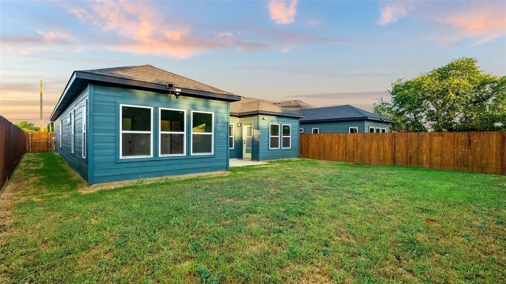 3008 Walker St - Photo 7 of 18