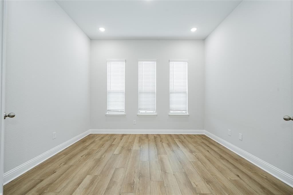 7005 Sunset Blvd - Photo 7 of 30