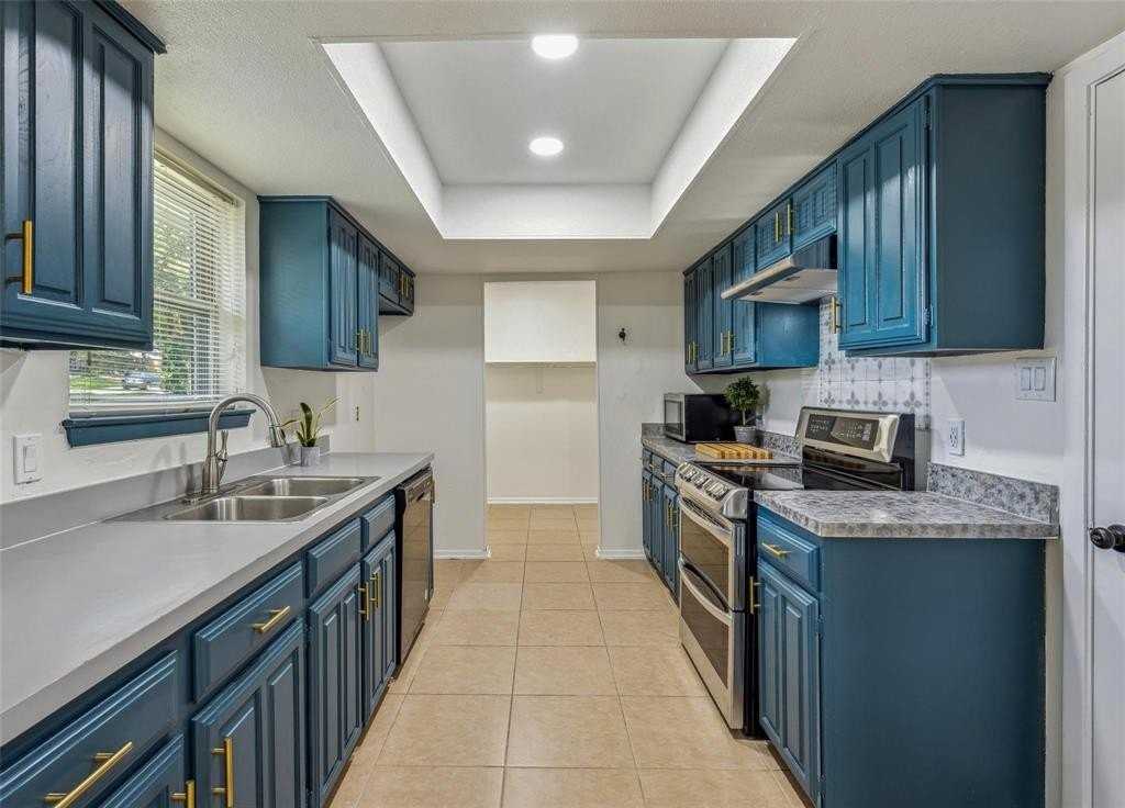 1138 Southwood Ct - Photo 3 of 24