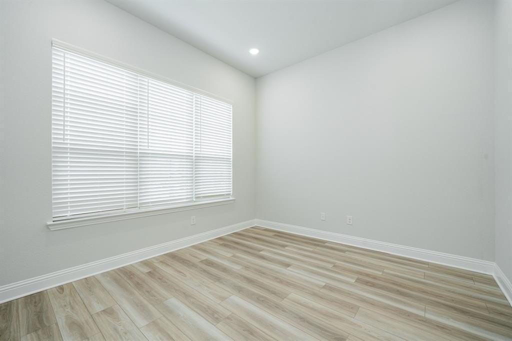 7009 Sunset Blvd - Photo 5 of 32