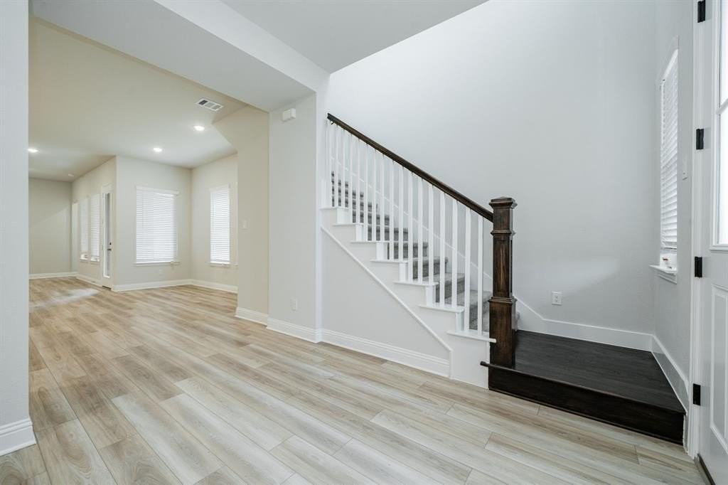 7009 Sunset Blvd - Photo 7 of 32