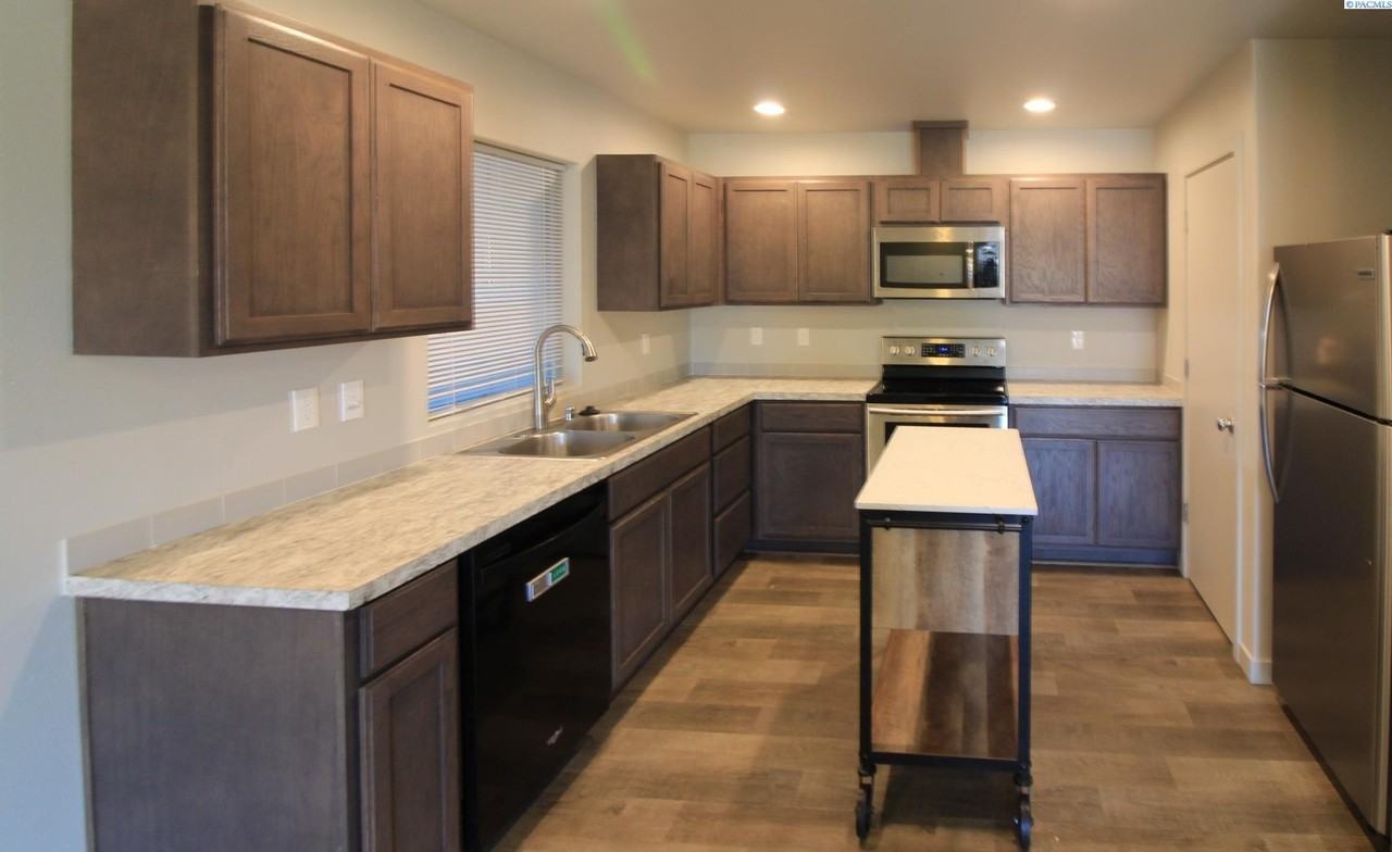 605 South Cedar Avenue - Photo 4 of 12