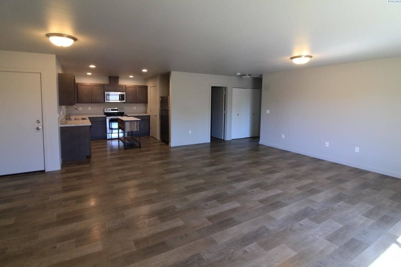 605 South Cedar Avenue - Photo 5 of 12