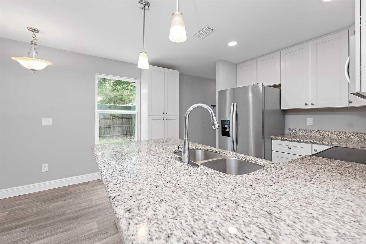 3611 Stonewall Ave - Photo 7 of 29