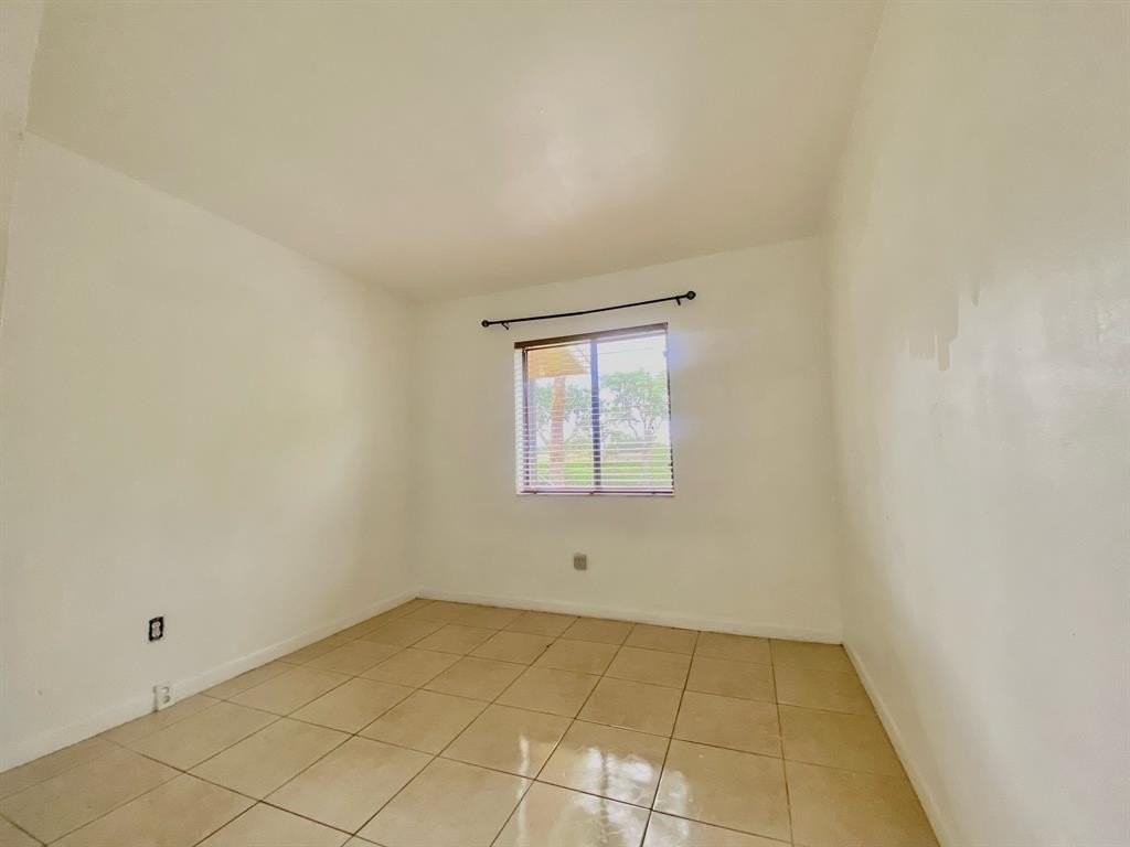 6011 10th Ave N - Photo 6 of 7