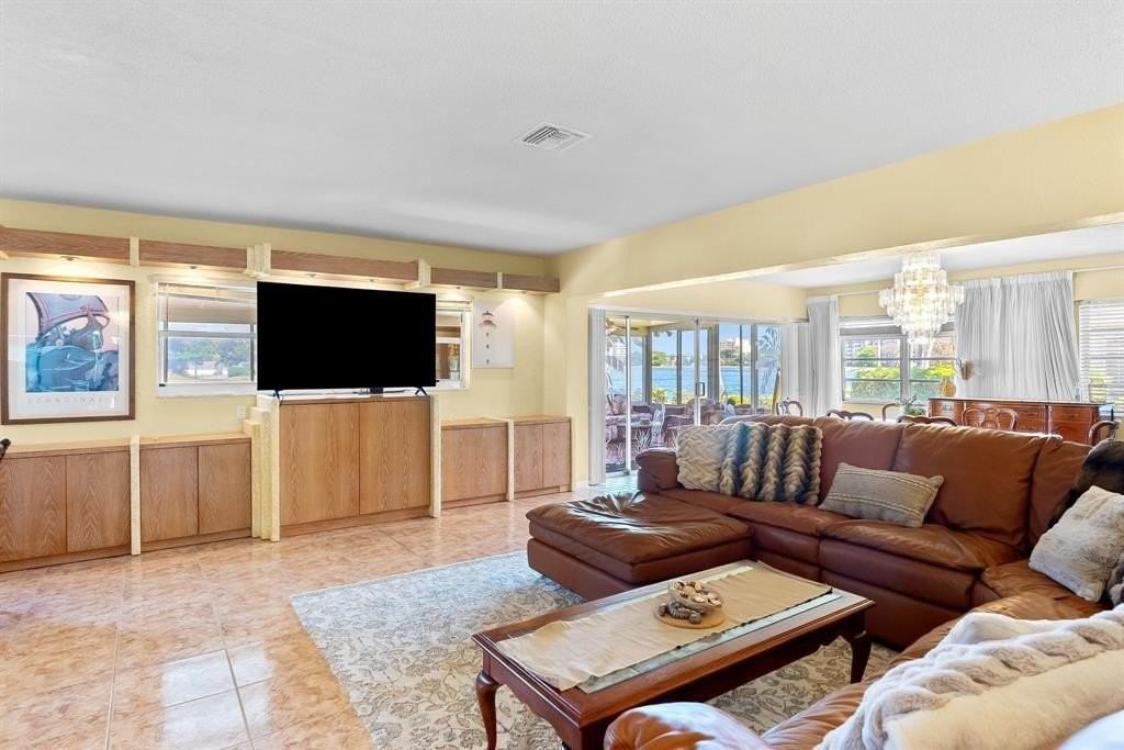 3015 N Palm Aire Dr - Photo 5 of 39