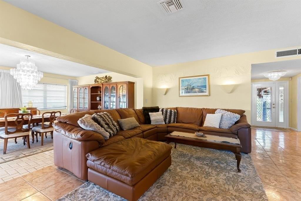 3015 N Palm Aire Dr - Photo 7 of 39