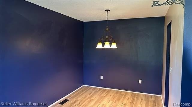 685 E Fox Hills Dr - Photo 3 of 29