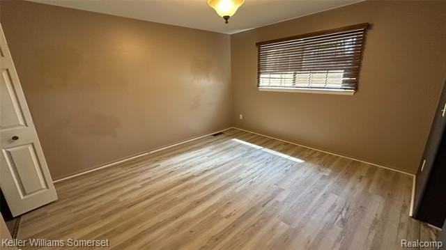 685 E Fox Hills Dr - Photo 7 of 29