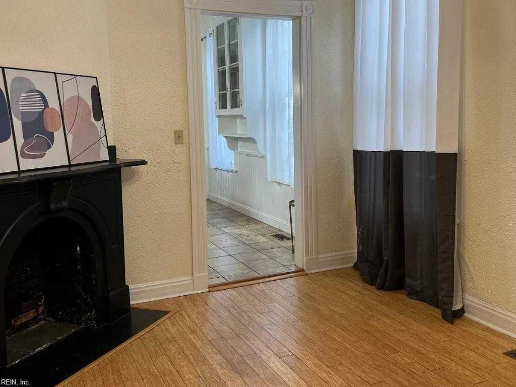 442 Court St #A - Photo 7 of 20