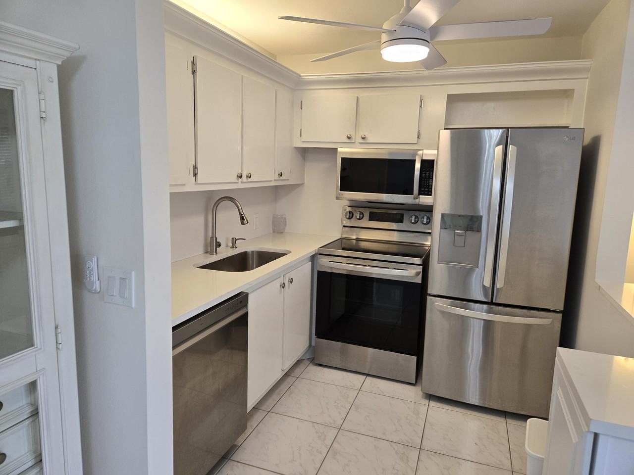 594 Fanshaw O #594 - Photo 2 of 38