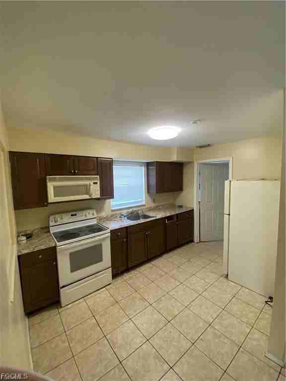 2985 Saint Charles St - Photo 3 of 8