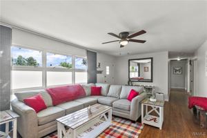 featured image of 9 Rhonda Dr