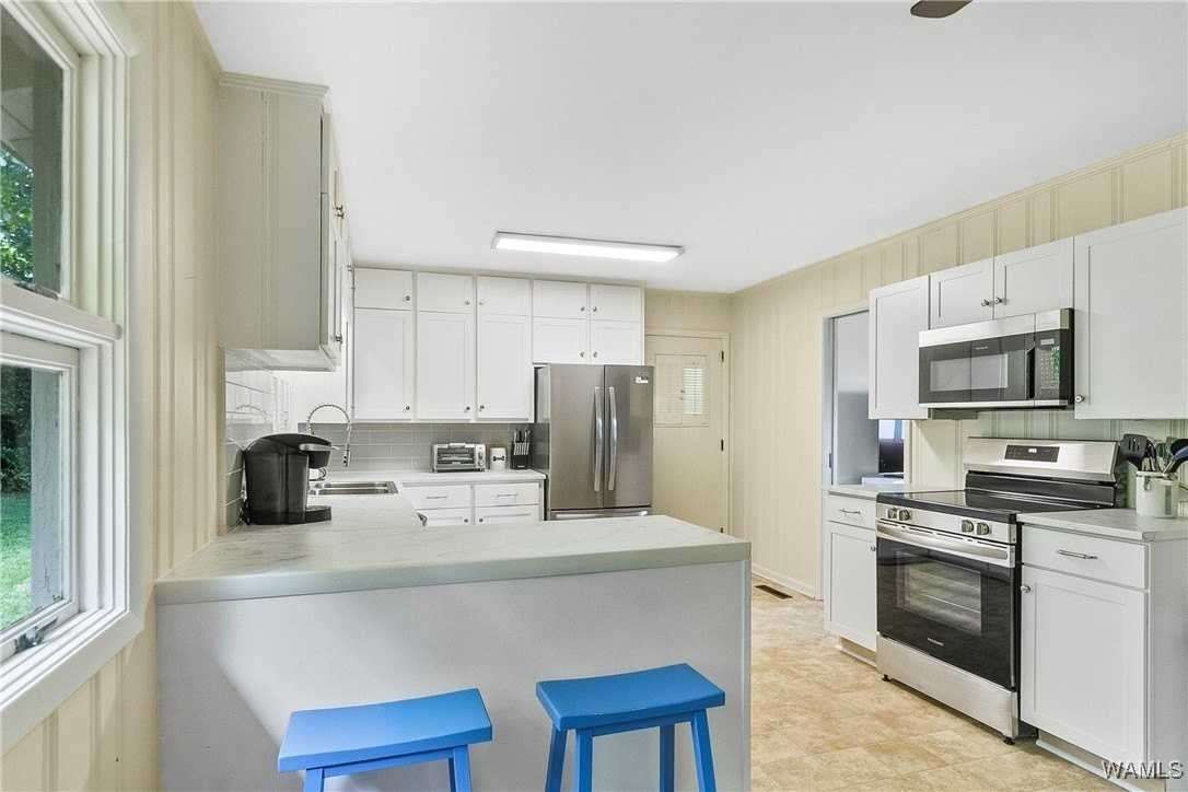 9 Rhonda Dr - Photo 3 of 16