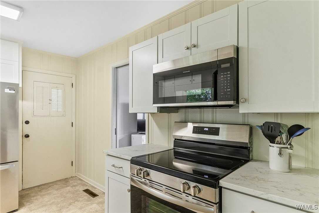 9 Rhonda Dr - Photo 4 of 16