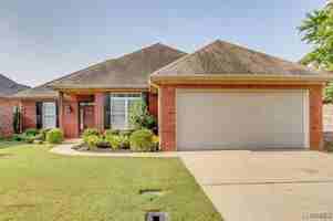 featured image of 717 Greenbriar Dr