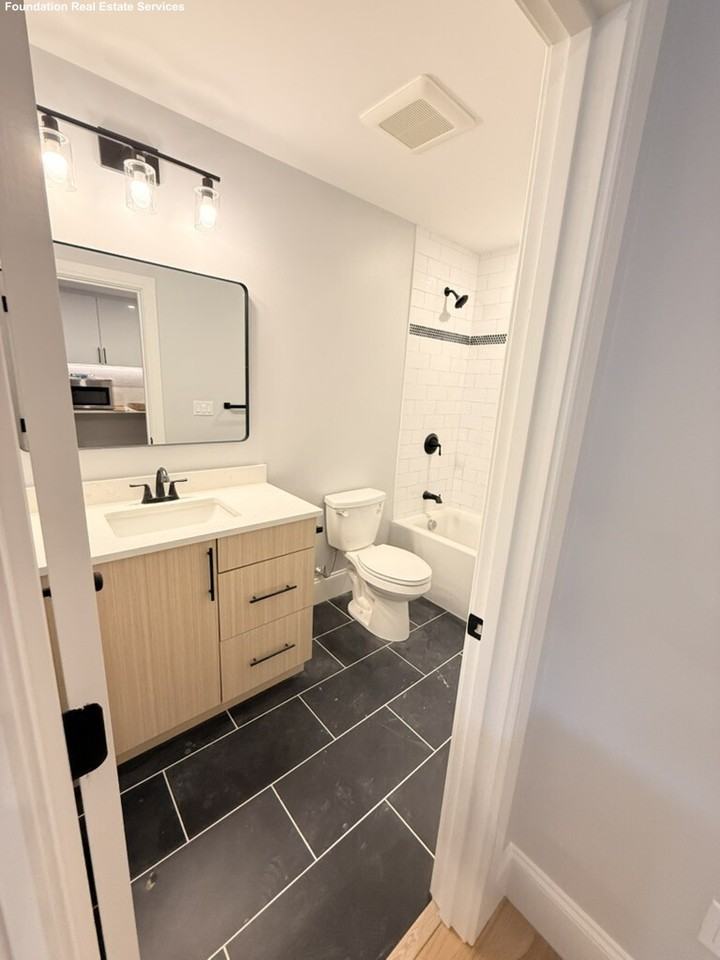 425 Market St #304 - Photo 2 of 7