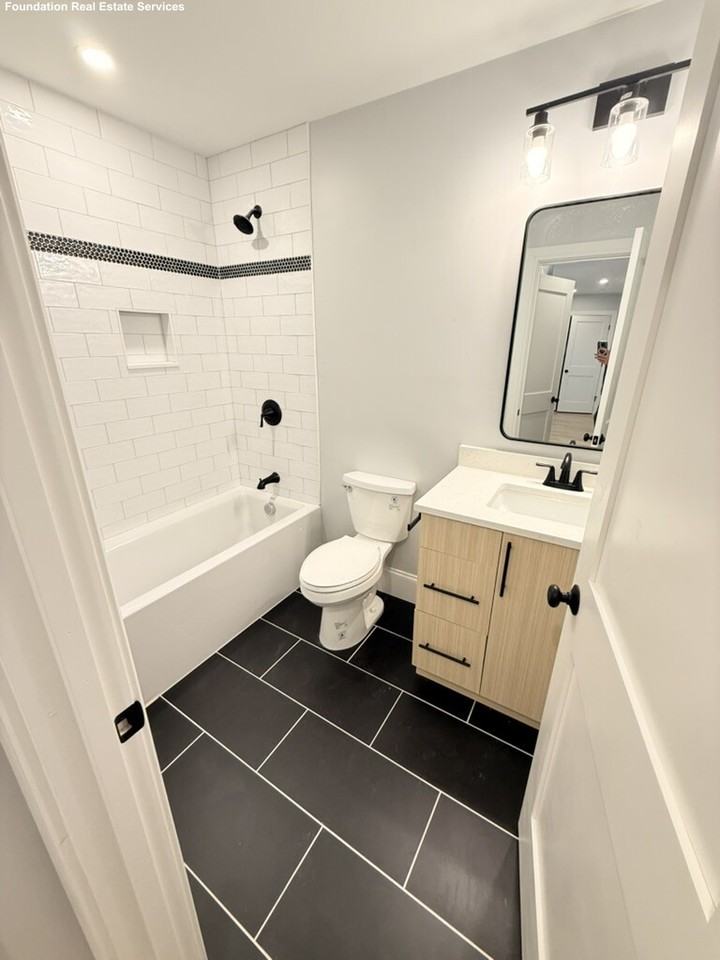 425 Market St #304 - Photo 3 of 7