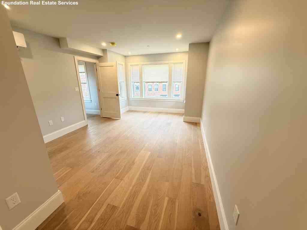 425 Market St #306 - Photo 3 of 5