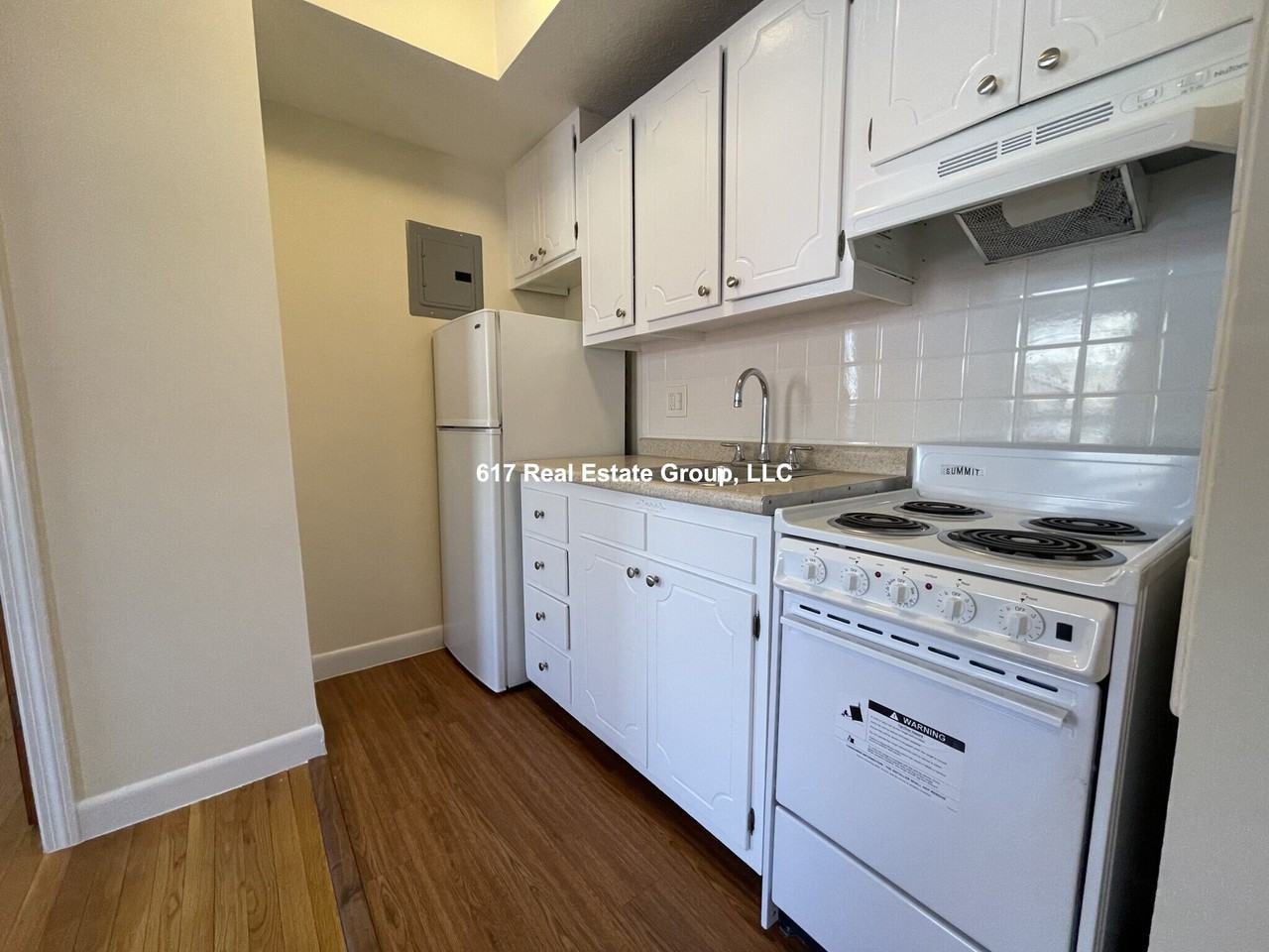 172 N Beacon St - Photo 5 of 12