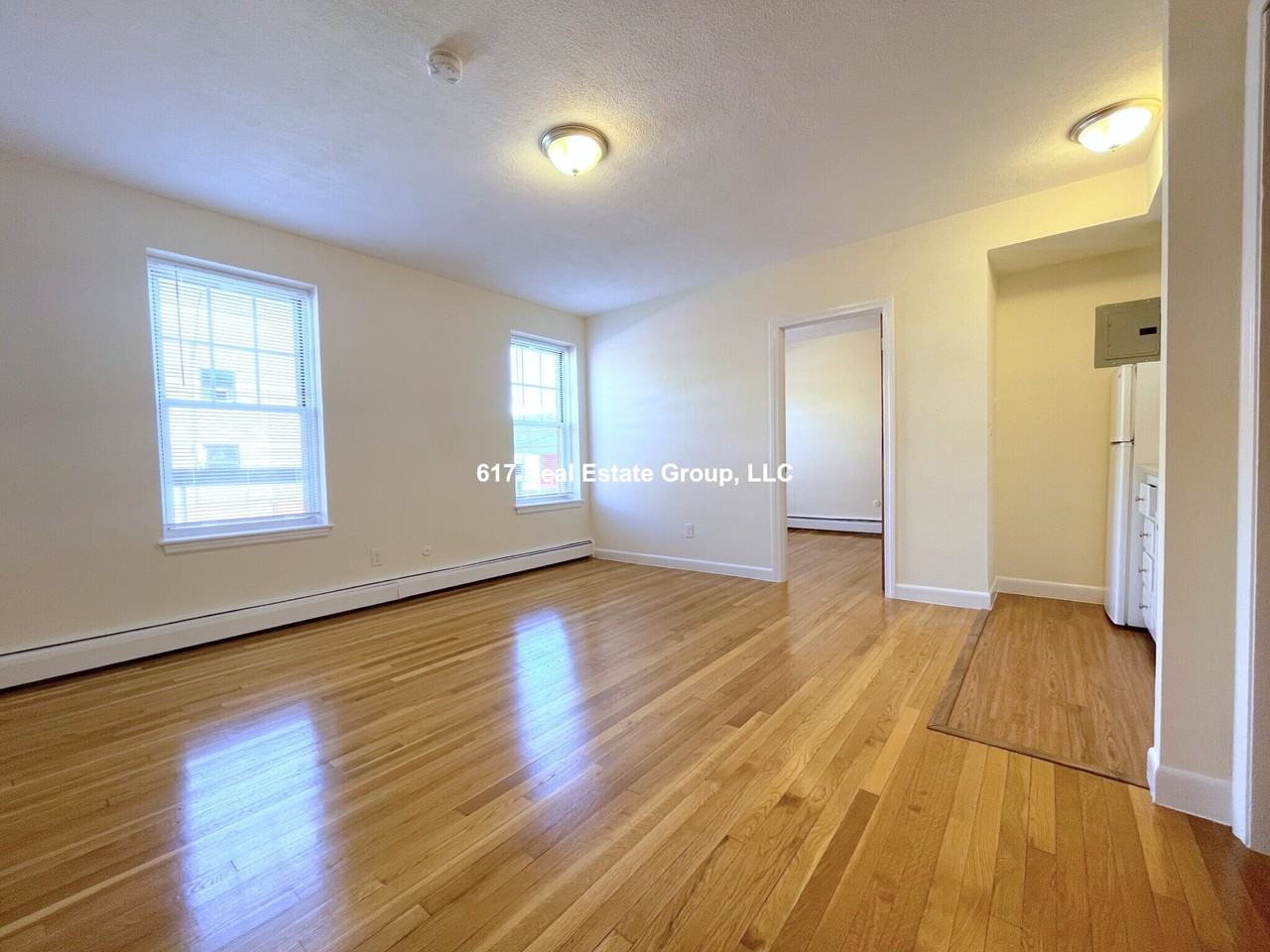 172 N Beacon St - Photo 7 of 12