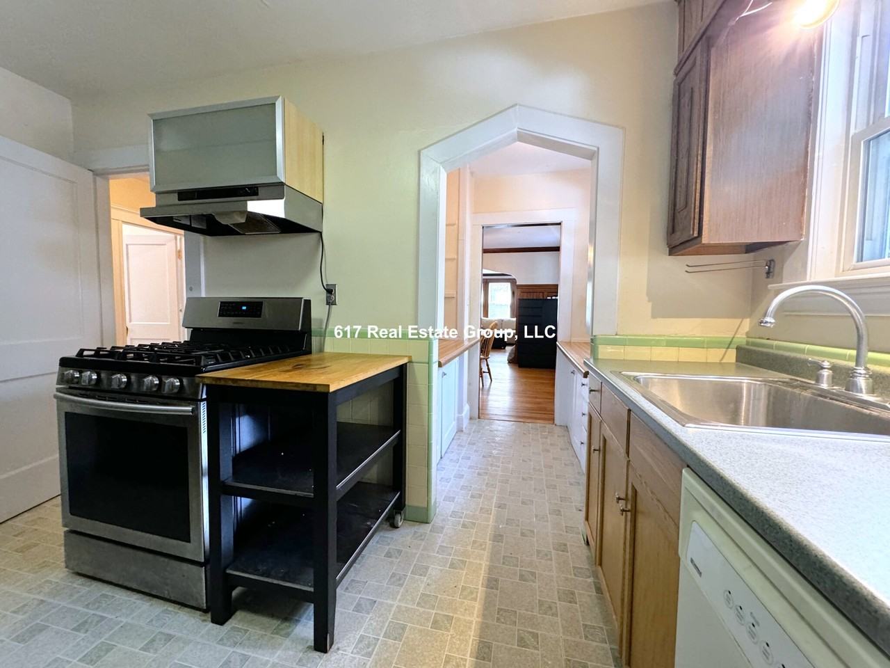 33 Greycliff Rd - Photo 4 of 16