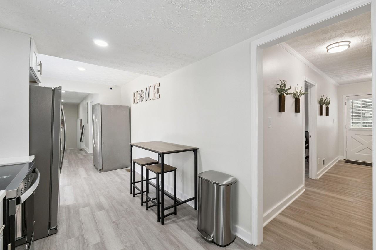 Castle Court - Photo 3 of 24