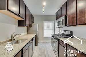 featured image of 836 E 53rd St #2N