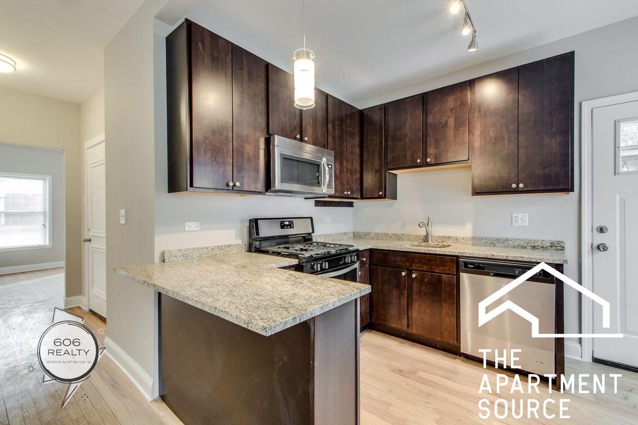 836 E 53rd St #2N - Photo 3 of 11