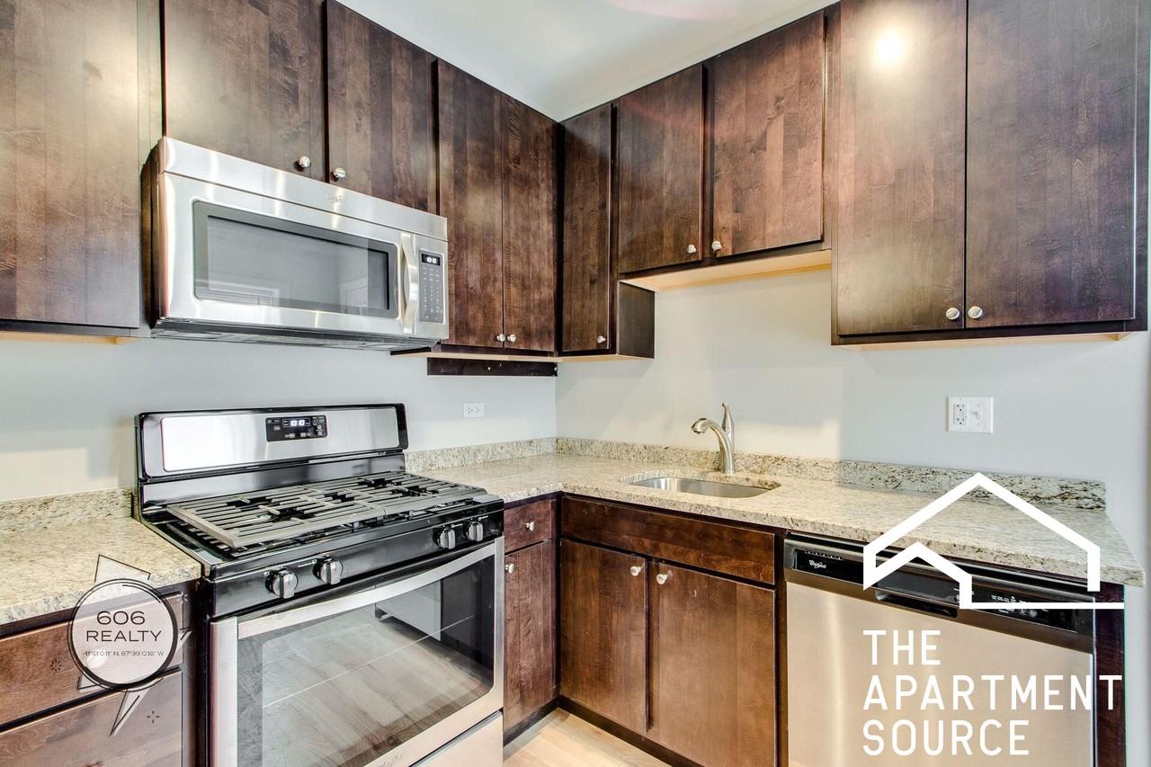 836 E 53rd St #2N - Photo 4 of 11