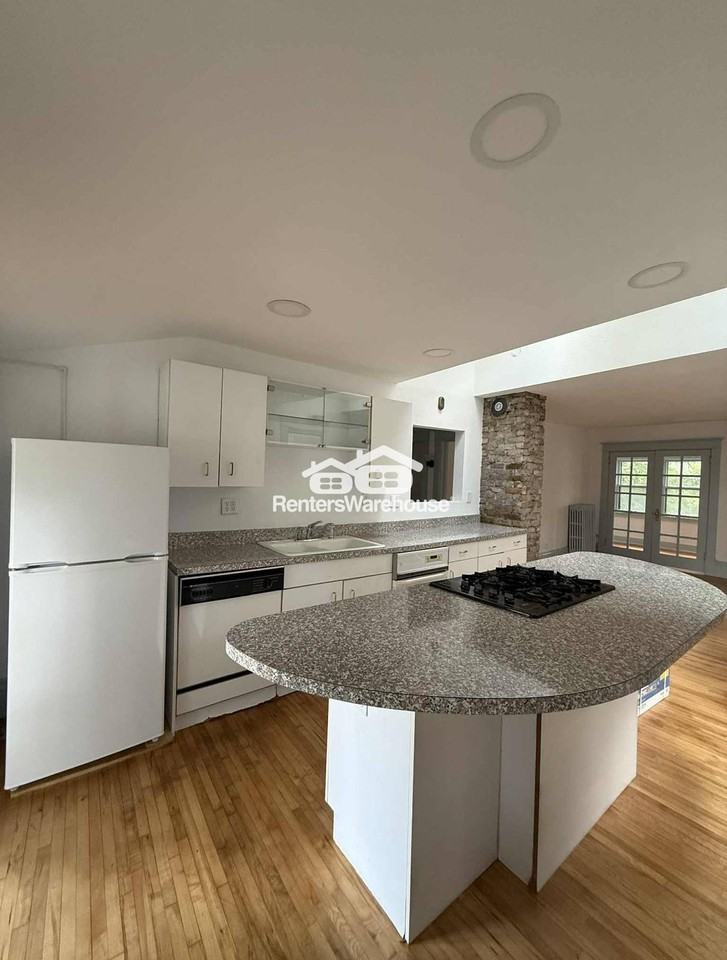 2733 Columbus Ave Uppr - Photo 2 of 13