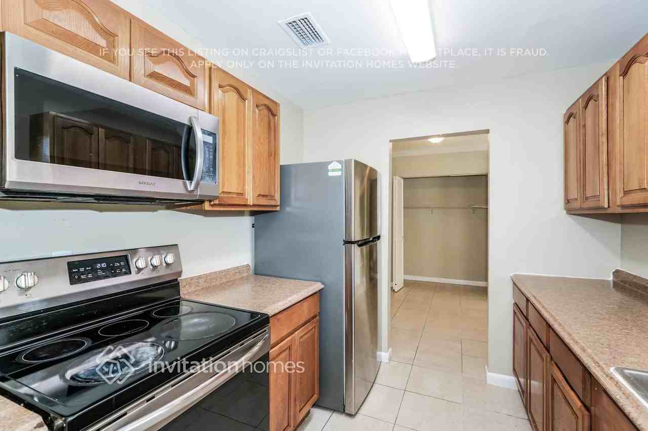 703 Leisure Ave - Photo 6 of 17