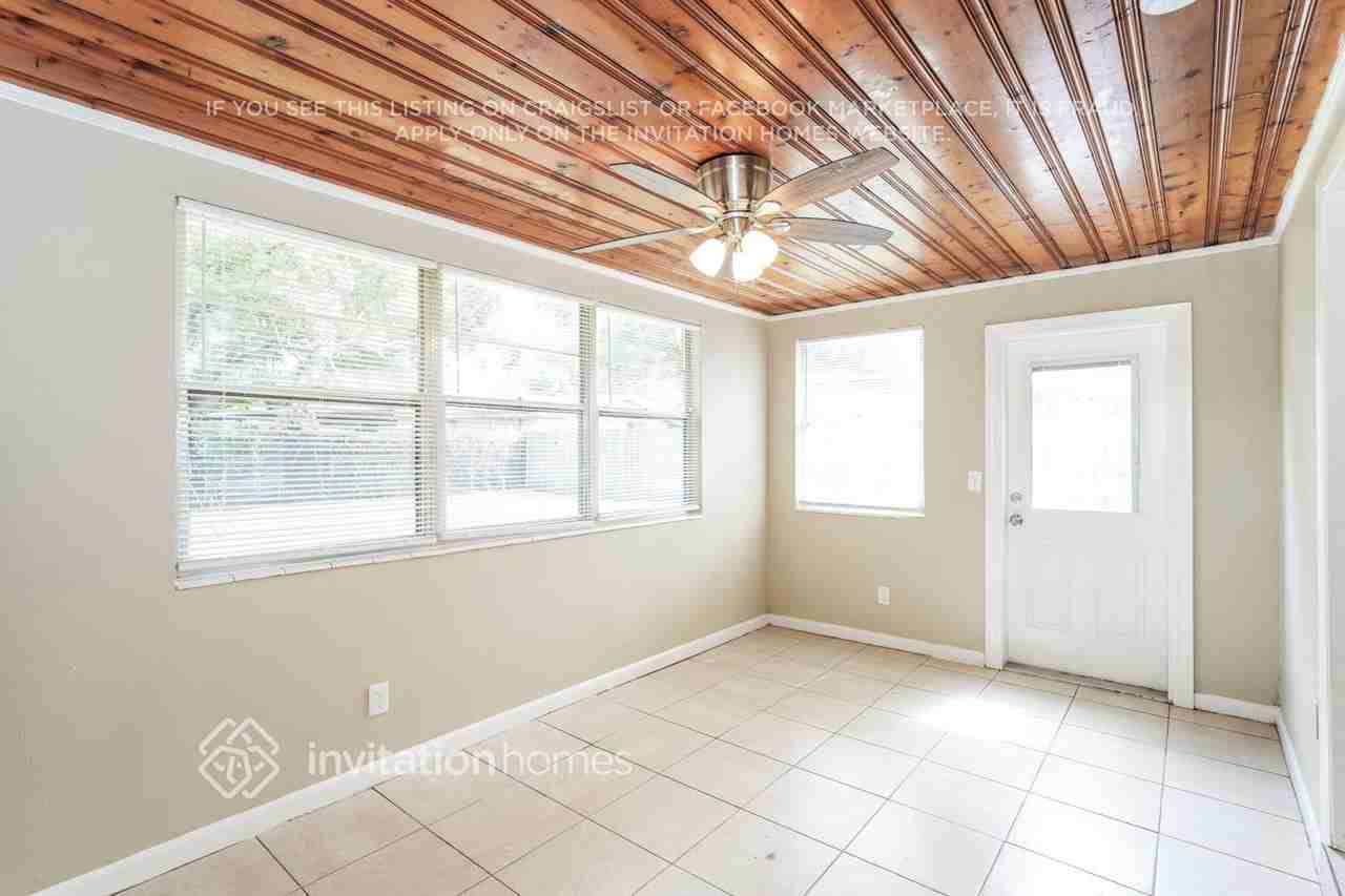 703 Leisure Ave - Photo 7 of 17