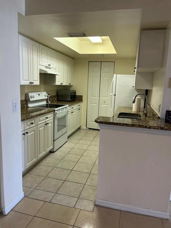 1300 Crestwood Ct S - Photo 6 of 13