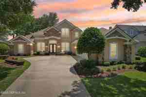 featured image of 717 E Dorchester Dr