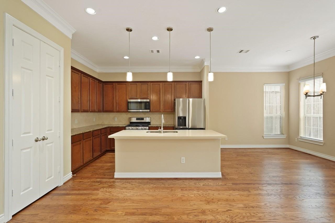 2615 Cheshire Oaks Dr - Photo 4 of 23