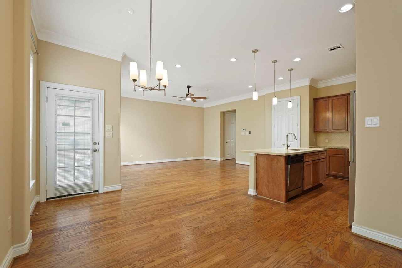 2615 Cheshire Oaks Dr - Photo 6 of 23