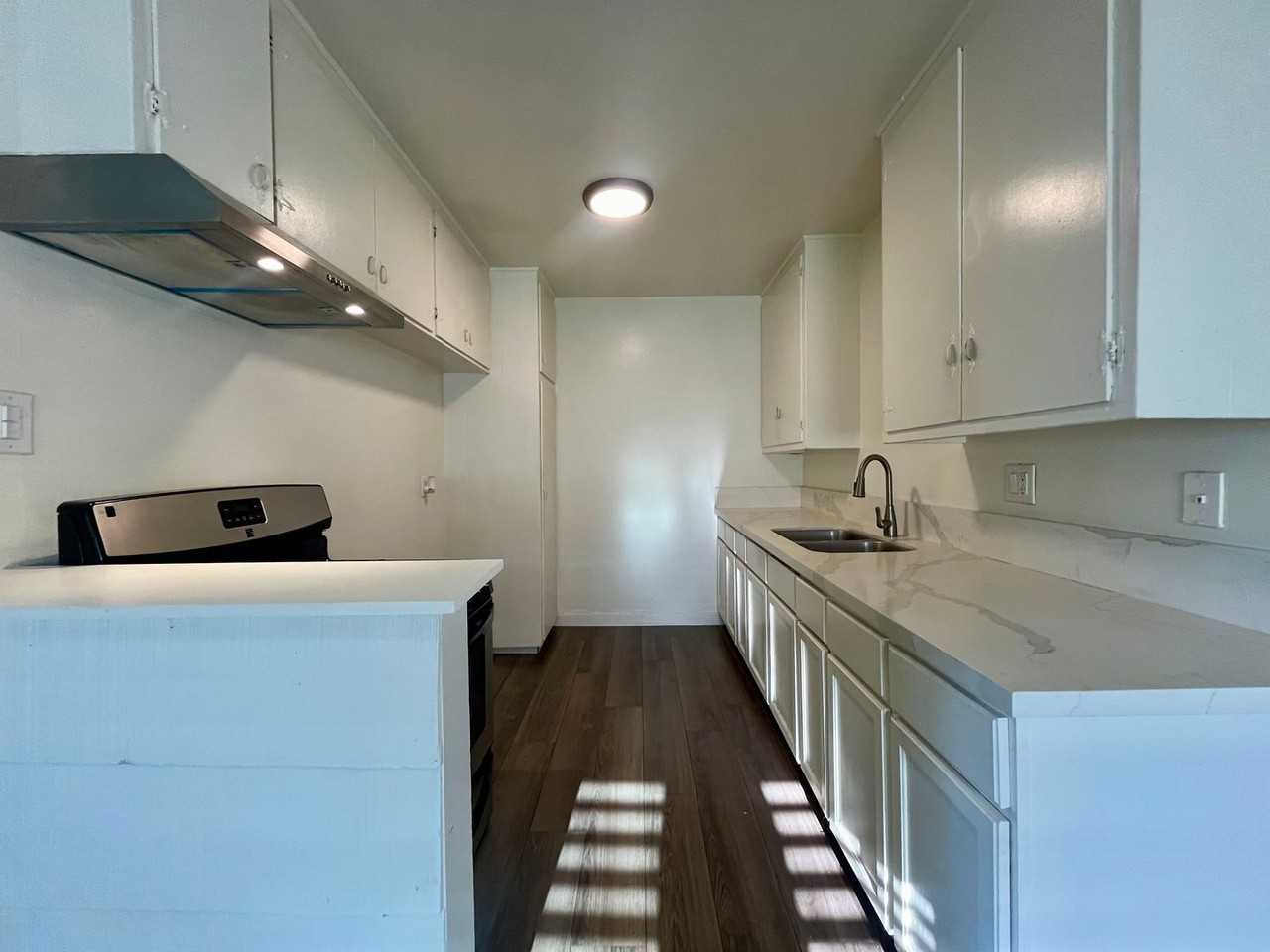 2708 - Photo 3 of 21