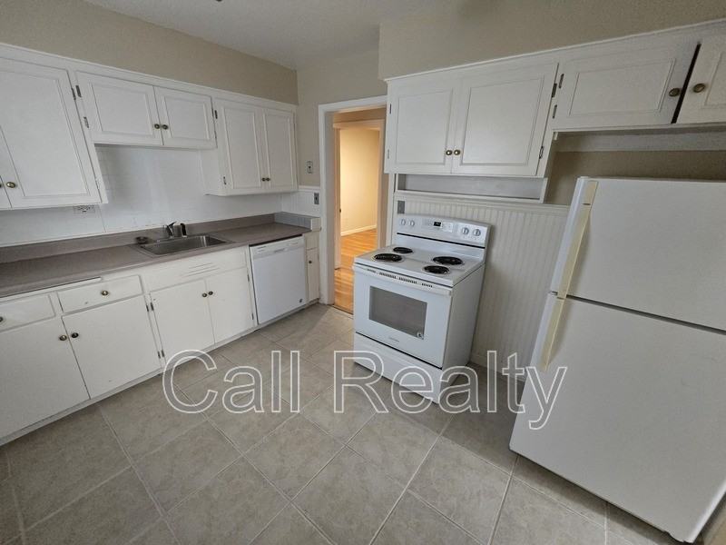 1218 E 33rd Ave - Photo 3 of 10
