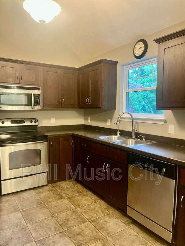 225 Hickory Dr - Photo 2 of 19