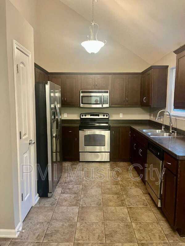 225 Hickory Dr - Photo 3 of 19
