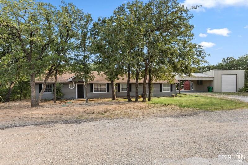 126 Country Club Dr - Photo 2 of 28