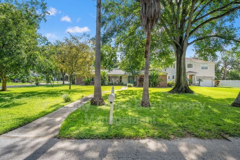 2725 N Myrtle Ave - Photo 2 of 21