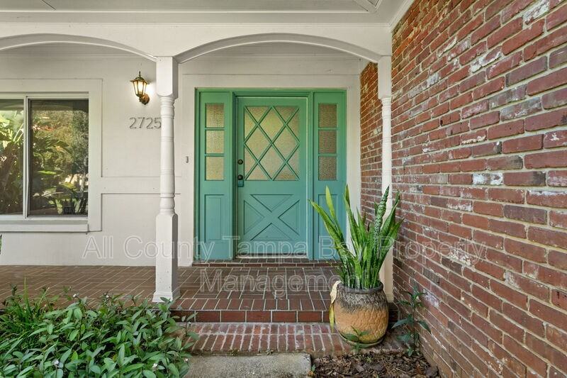 2725 N Myrtle Ave - Photo 3 of 21