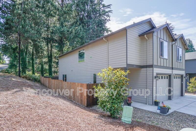 2429 Ne 54th St - Photo 3 of 36
