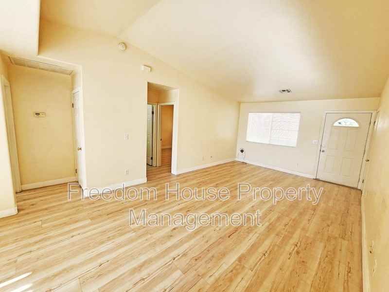 1081 Marne Ct #C - Photo 4 of 25