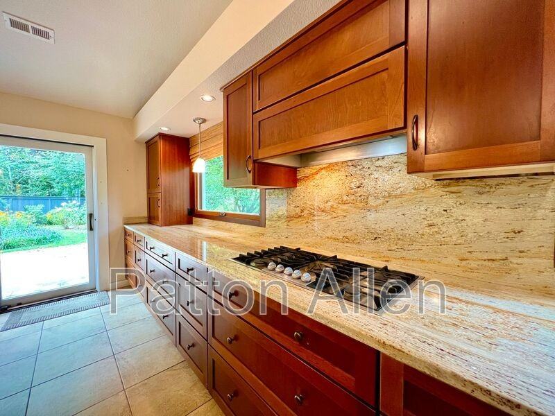 101 Firwood Ct - Photo 7 of 38