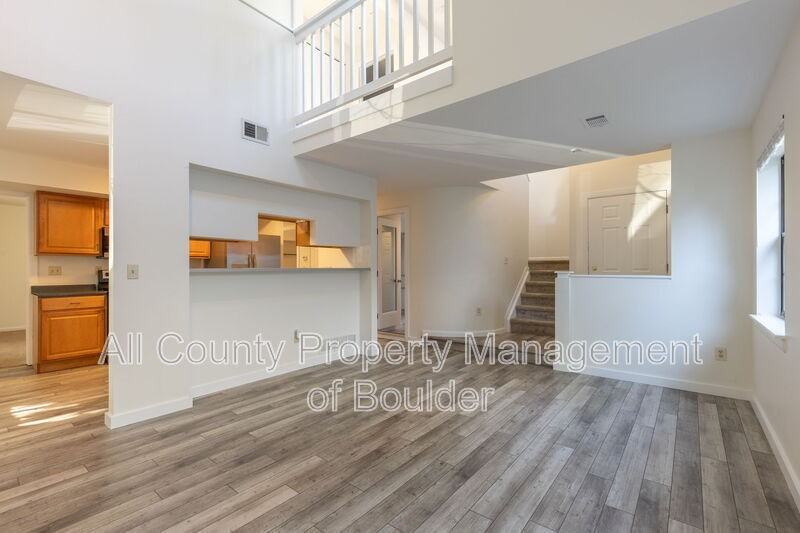 2317 Walnut St - Photo 4 of 25