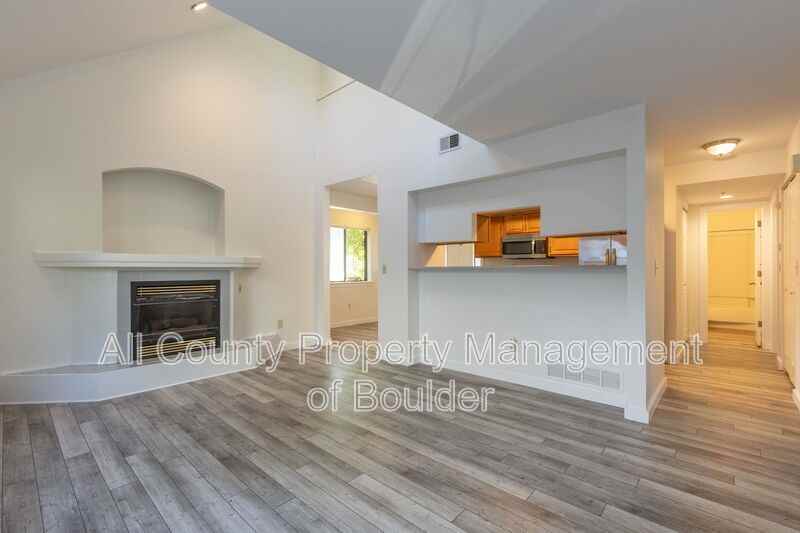 2317 Walnut St - Photo 5 of 25